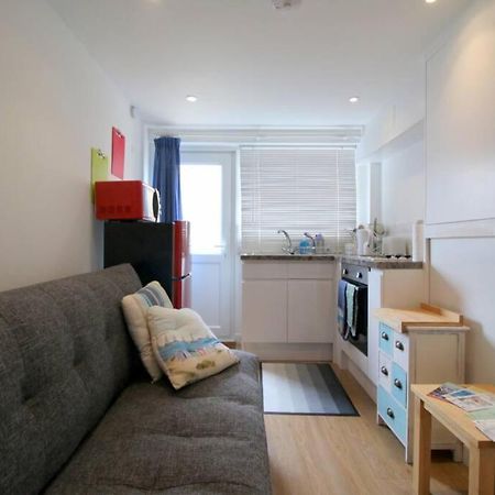 Pebbles Apartment By Air Premier Сийфорд Екстериор снимка