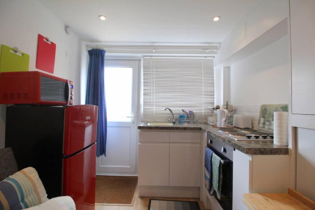 Pebbles Apartment By Air Premier Сийфорд Екстериор снимка