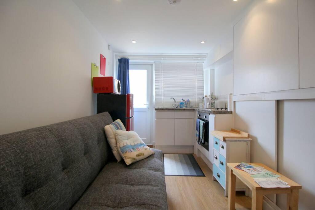 Pebbles Apartment By Air Premier Сийфорд Екстериор снимка